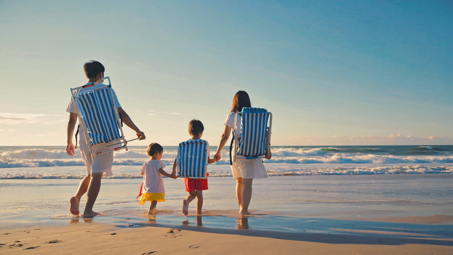 Beach Umbrella vs. Beach Cabana: Which Shade Solution Is Right for Your Family?