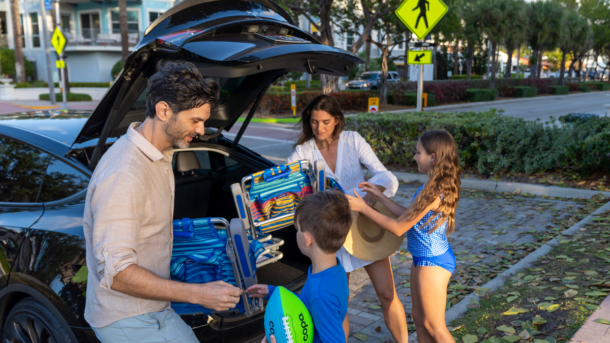 What to Bring to the Beach with Kids: The Ultimate Family Beach Day Checklist